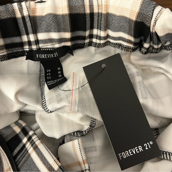 NWT Forever 21 Black and White Cargo Pants M - Picture 5 of 12